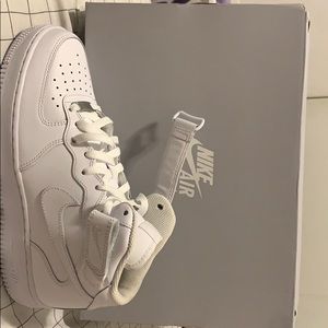 Air Force 1 mid 07’